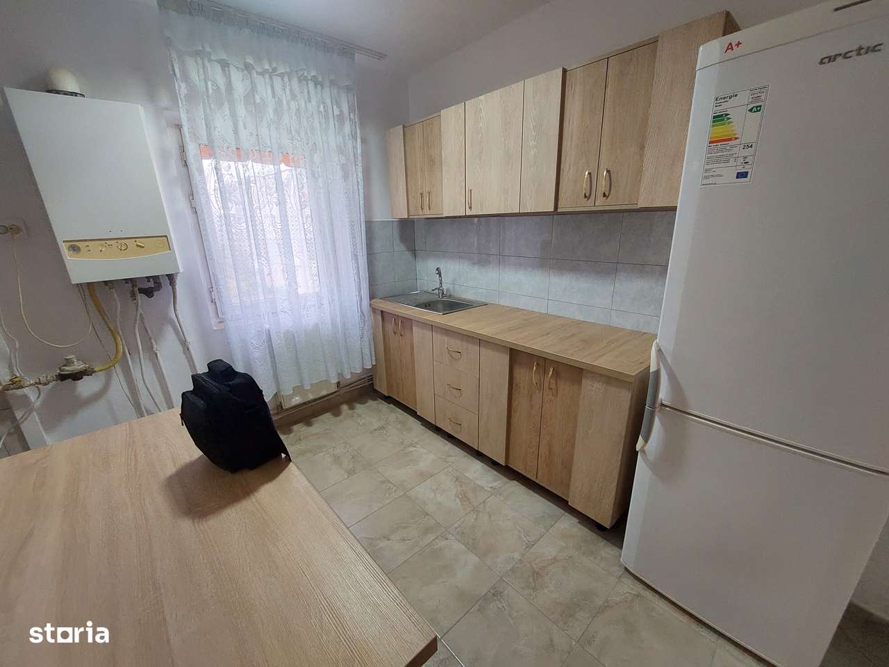 Apartament 2 Camere Centru Piata ET.3 Chirie 1.300 lei lunar - Imagine principală: 3/12