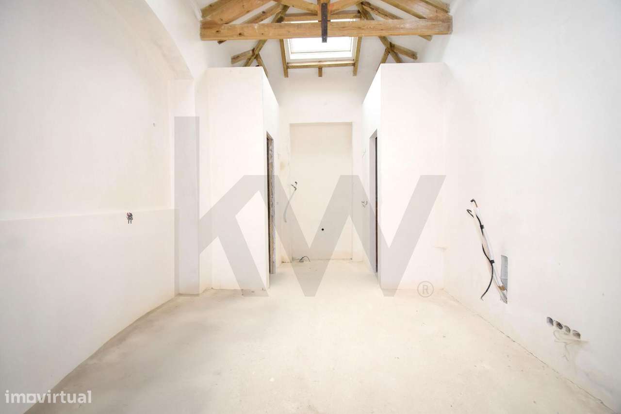 Excelente Loft no Beato - Único, para obras, com elevado potencial-9