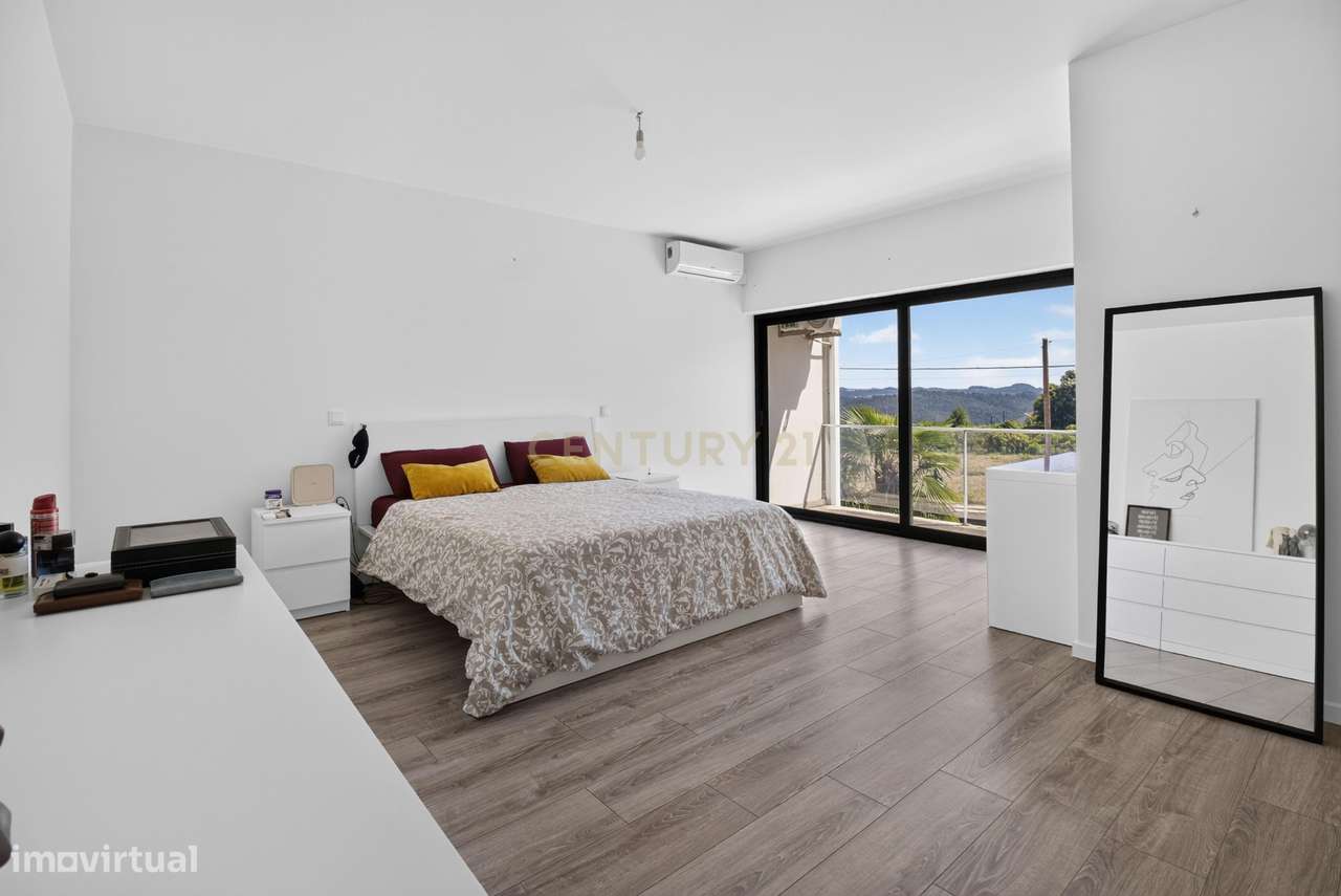 Moradia T3 com Suite, Jardim e Eficiência Energética A em Sequeade, Ba-17