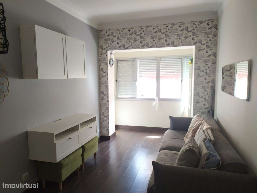 T2 remodelado e semiequipado na Amadora-13