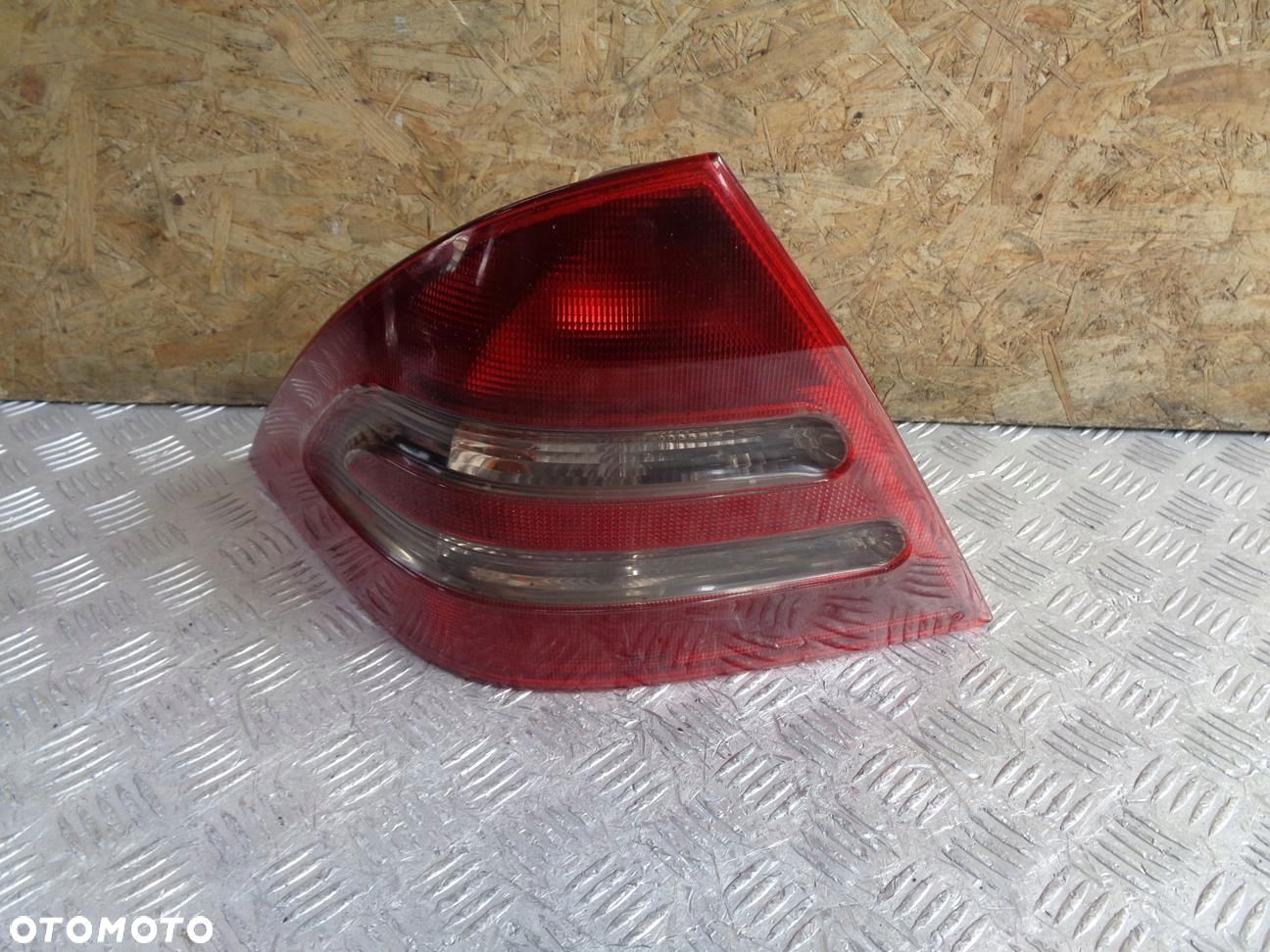 LAMPA LEWY TYŁ SEDAN MERCEDES C-KLASA W203 00- - 1