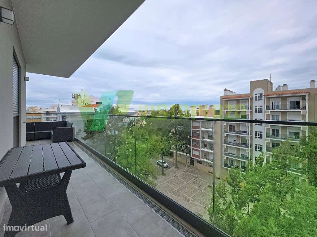 Apartamento T4 Acabamentos de Luxo na Urbanização do Fojo, Portimão-8