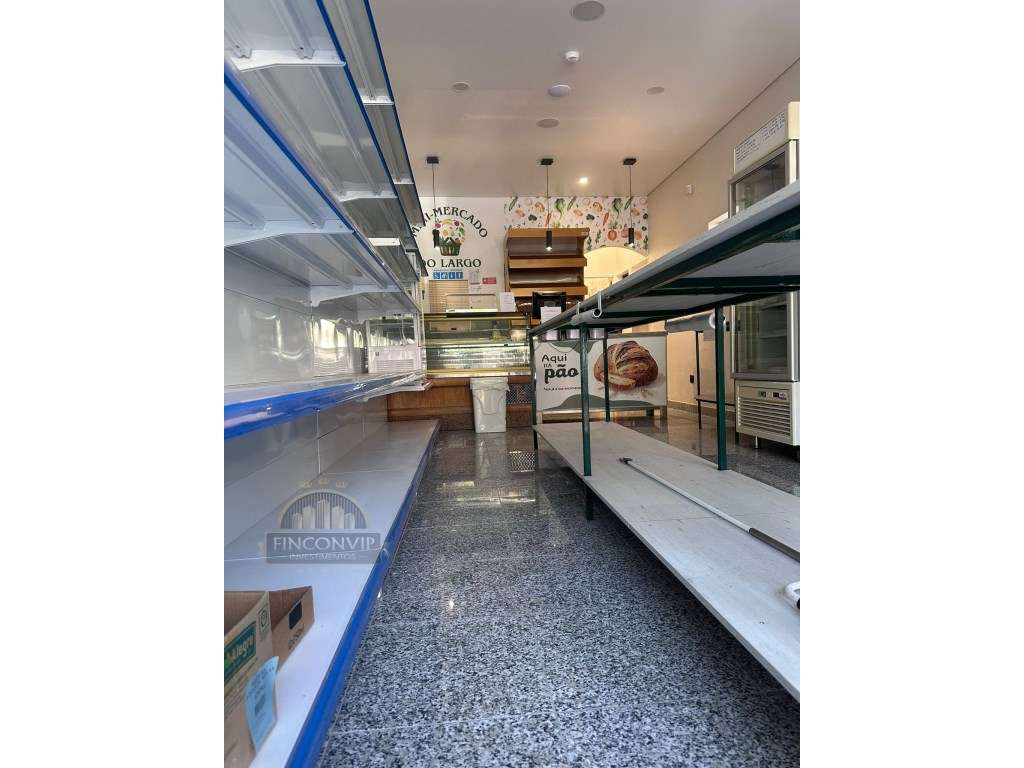 Espaço Comercial no Centro de Almada - Totalmente Equipado e Pronto...-21