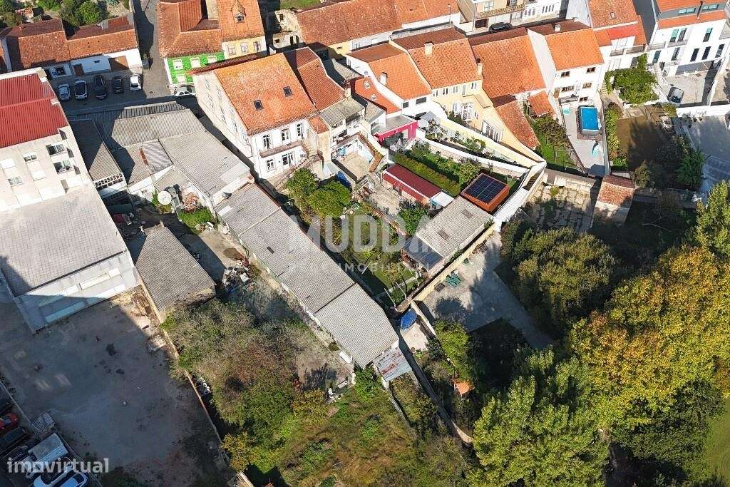 Moradia T9 no Centro de Ovar - Potencial para Turismo | Moradia Bifami-9