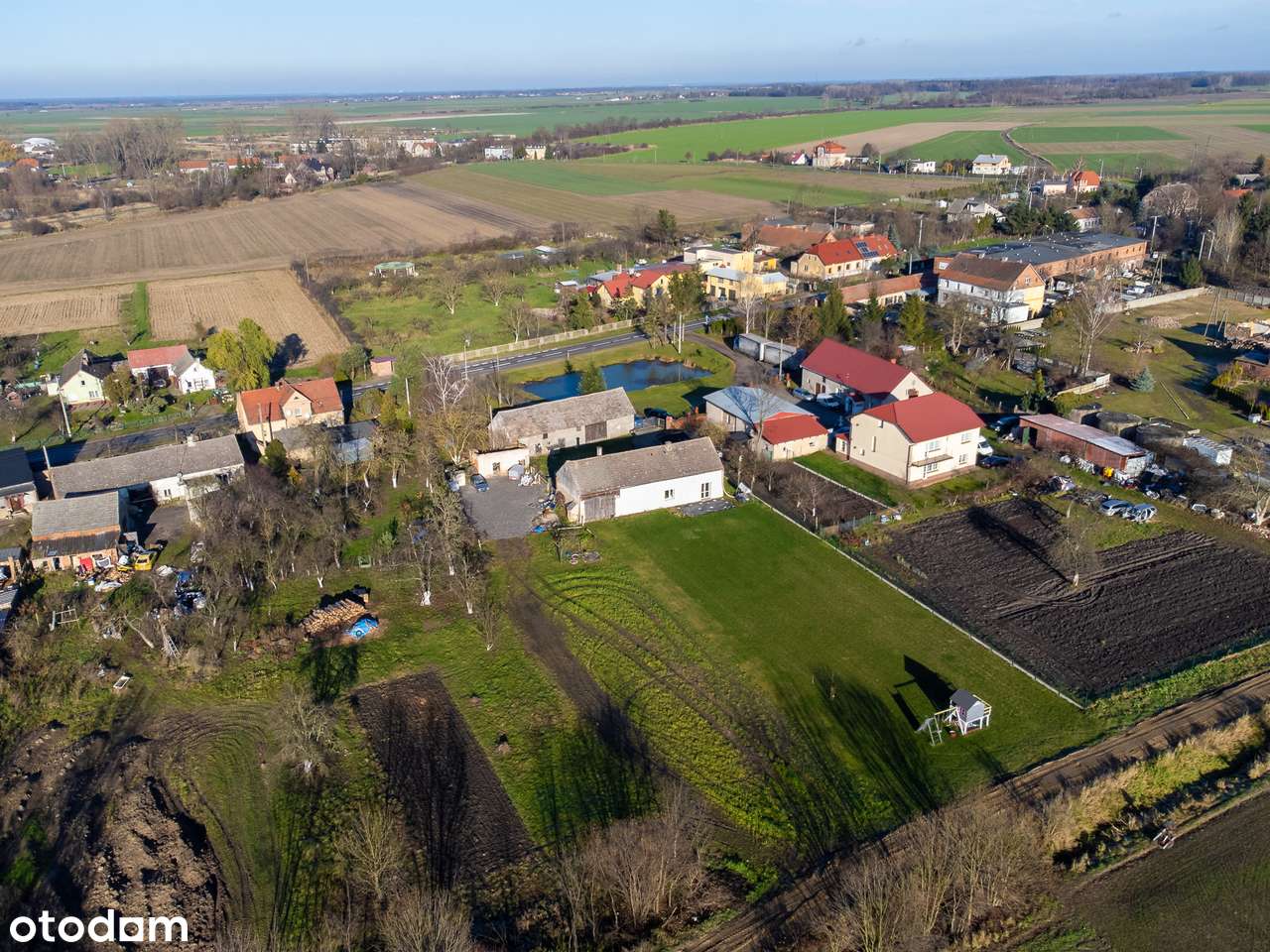 Dom po częściowym remoncie z obszernym zapleczem gospodarczym.-8