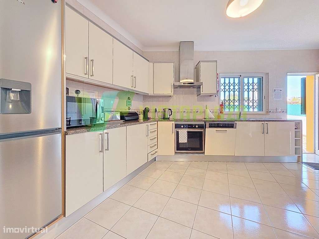 Moradia T3 com Vista Mar Perto de Carvoeiro com Jardim e Piscinas C... - Grande imagem: 4/34