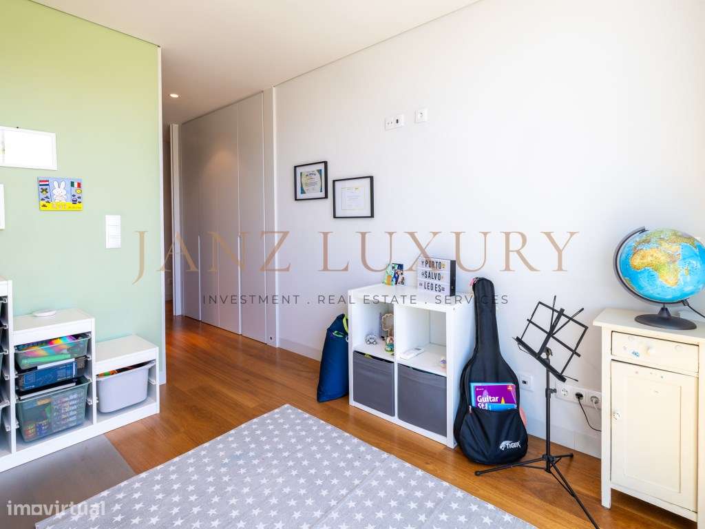 Moradia T4 Contemporânea com Vista Mar Total e Rooftop | Paço de Arcos-24