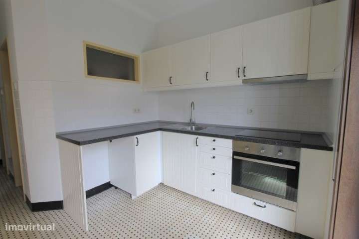 T4 R. D. João IV - Metro C. 24 Agosto - Grande imagem: 2/18