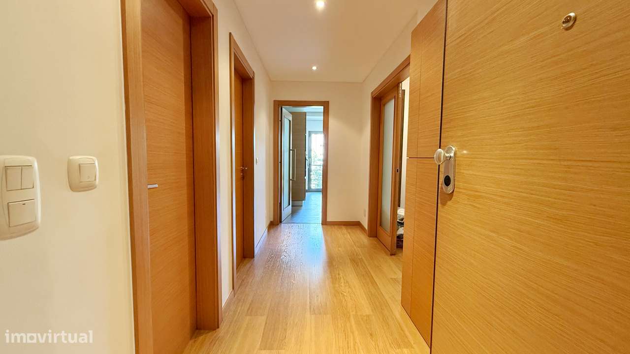 Apartamento T1 localizado no condomínio fechado, parqueamento, piscina-13