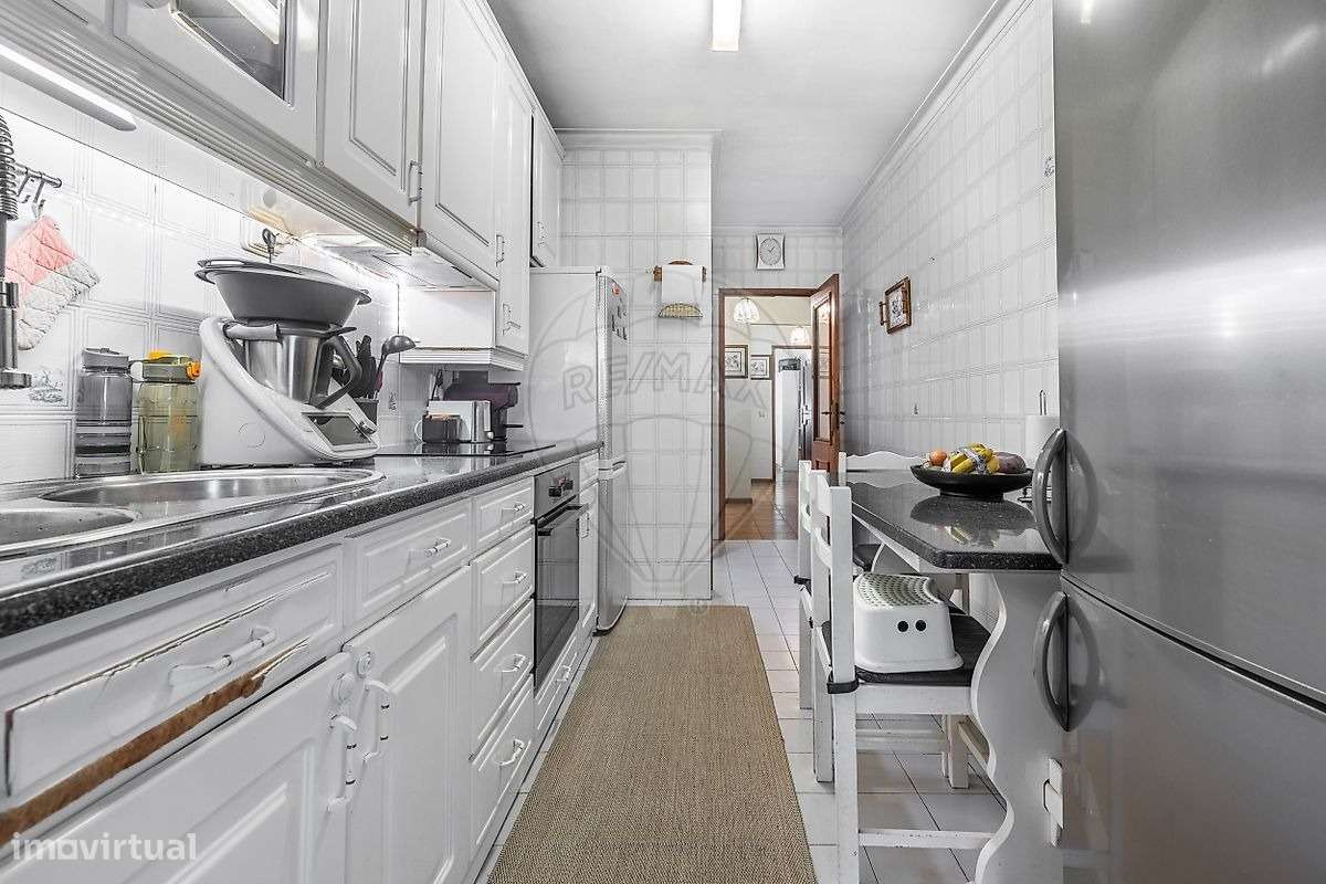 Apartamento T3 com boas áreas, situado no rés-do-chão - Grande imagem: 3/15
