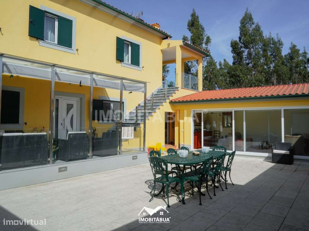 Casa privada com 4 quartos, piscina, pátios e acomodações versáteis.-32