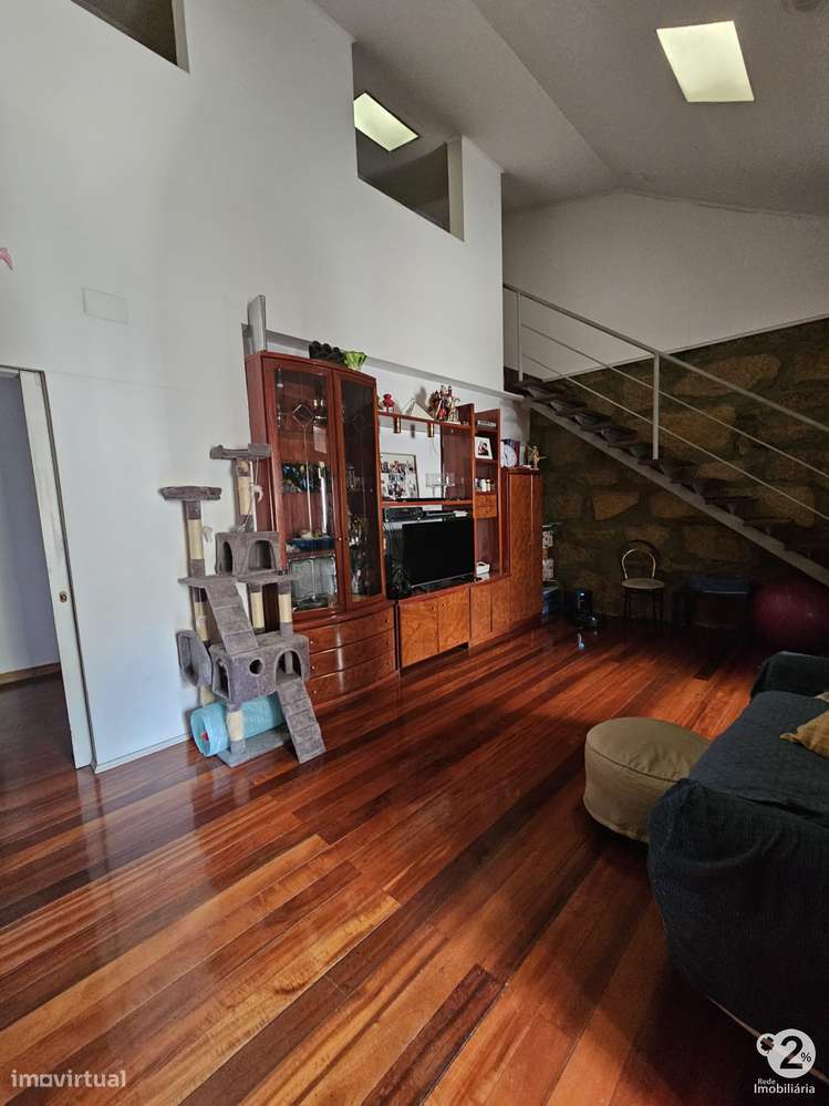 Prédio em propriedade total na Rua Costa Cabral - Porto-11