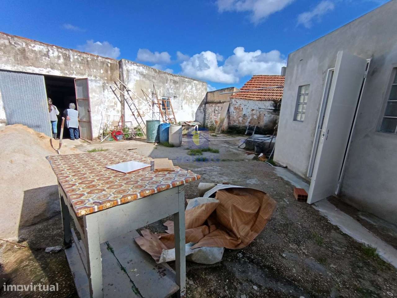 Moradia + Adega + Anexos com uma área  total de 787m2 situada em Casal-7