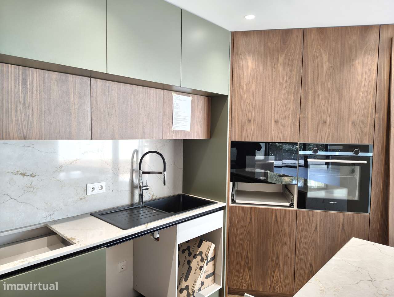 Moradia T4 com piscina, garagem e jardim em Canidelo-5