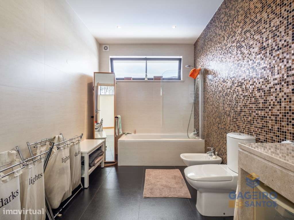 Moradia com piscina e terreno em São Martinho do Porto-29