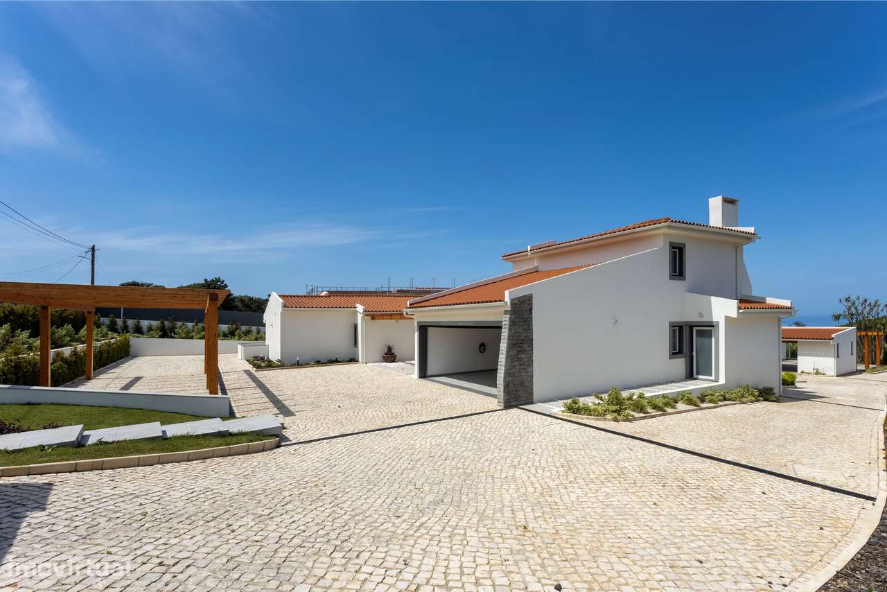 Moradia T6 com Piscina, Vista Mar e Terreno de 3.920 m² | Azoia, Sintr-10