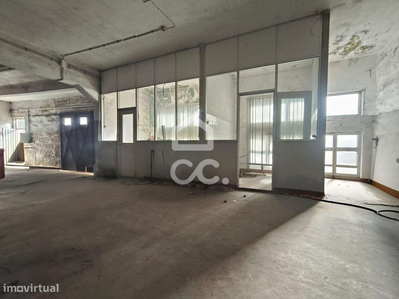 Armazém / Prédio com Potencial de Investimento em Águas Santas – Maia-13