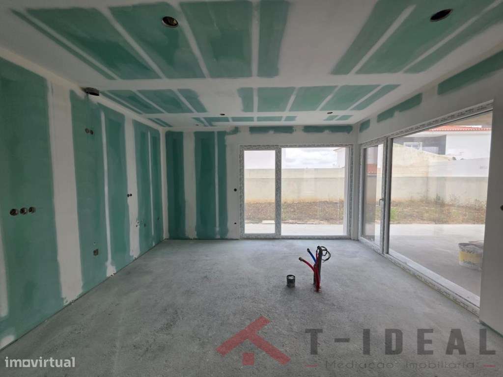 Moradia T4 Moderna na Lourinhã-13