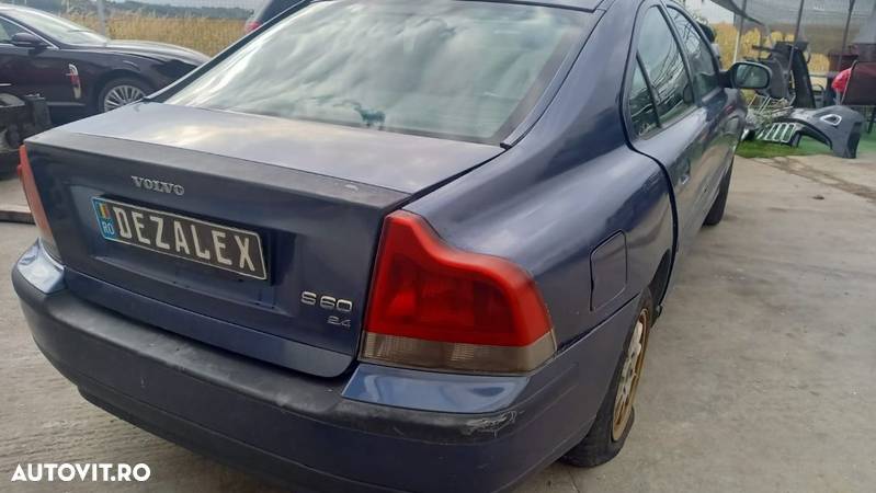 Dezmembrari Volvo S60 2004 Sedan 2.4i benzina - 4