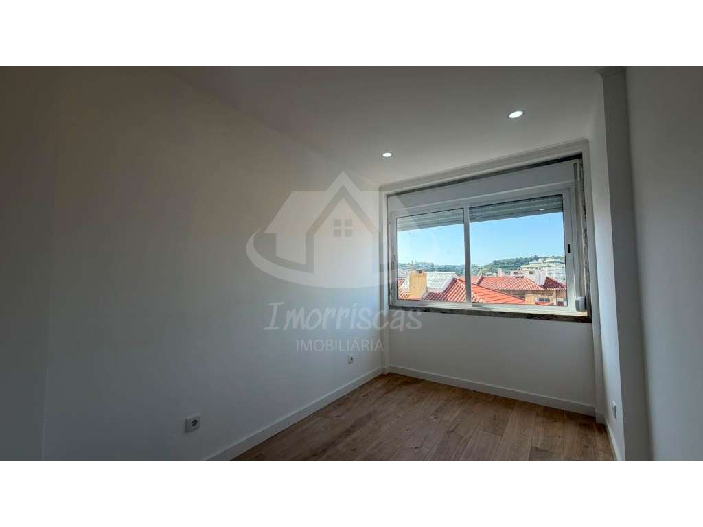 T2+1 Totalmente Remodelado em Odivelas | Pronto a Habitar | Localiz...-19