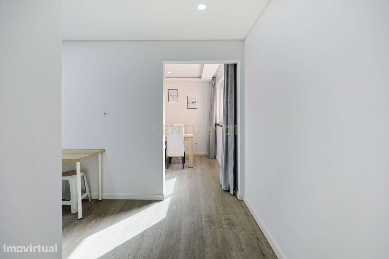 Apartamento T2 Renovado em Corroios, Seixal-3