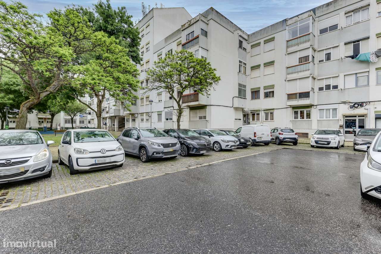 OPORTUNIDADE EM ODIVELAS - T2 COM LOCALIZAÇÃO CENTRAL-17