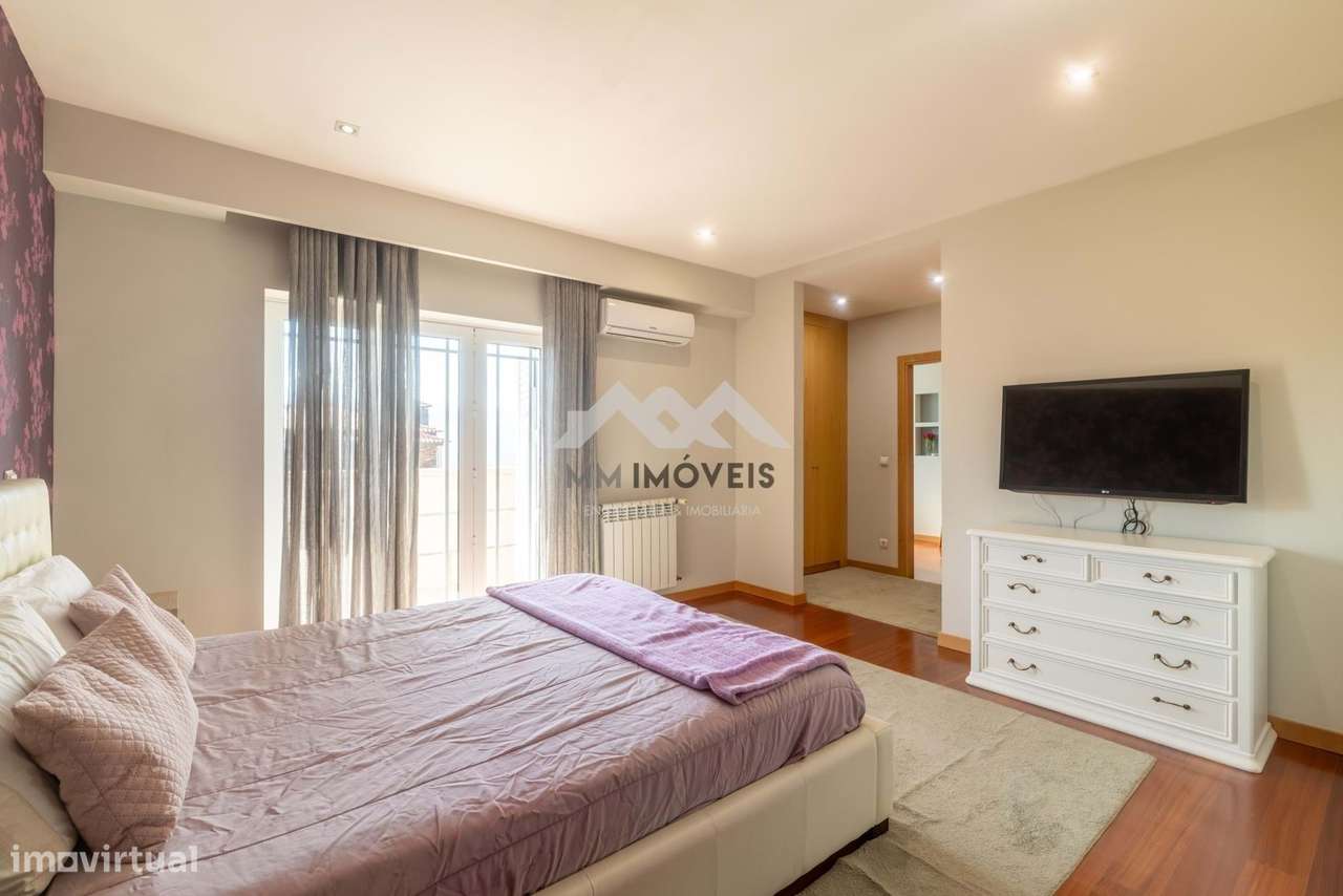 Moradia T4 | Piscina | Jardim | 4 frentes | Praia Fluvial-8