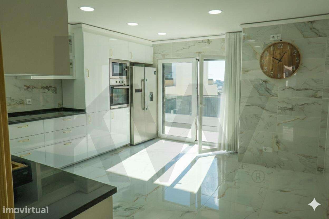 Luxo e exclusividade em Famões com vista sob Lisboa-16