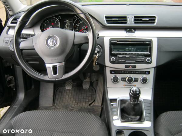Volkswagen Passat 1.4 TSI BMT Comfortline - 9