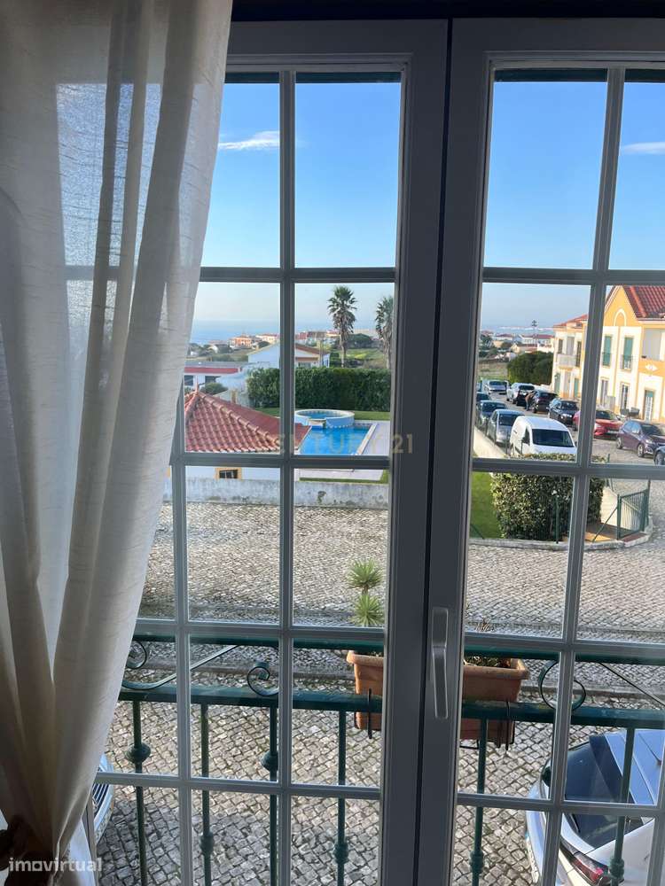 Moradia T4 em condomínio fechado com piscina, vista mar e walking dist-16