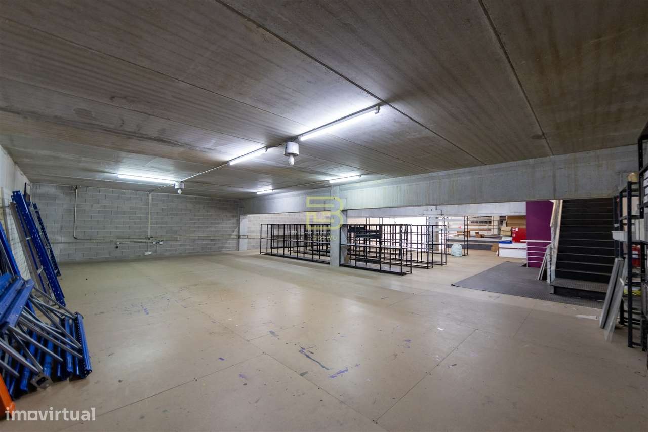 ARMAZÉM com 374m², para VENDA, na ZONA INDUSTRIAL de ERMESINDE - Grande imagem: 3/22