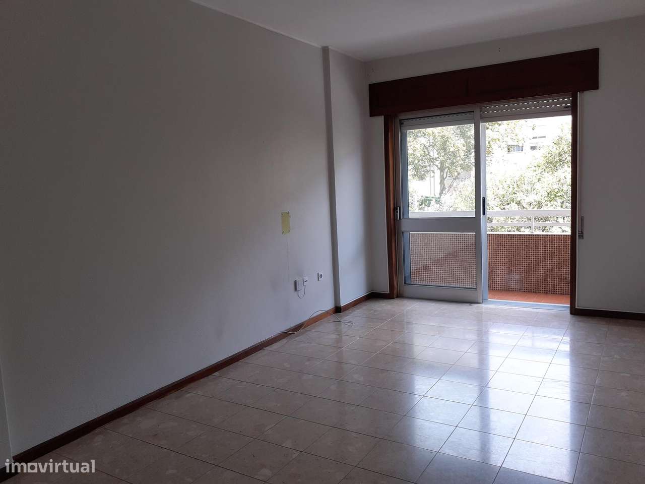 Apartamento T2 em Vila nova de Gaia com lugar de garagem e varandas - Grande imagem: 2/18