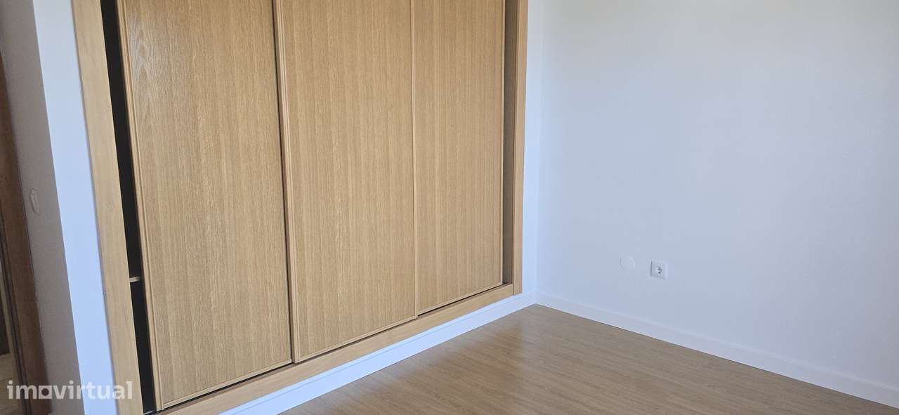 Moradia T4 com piscina-7