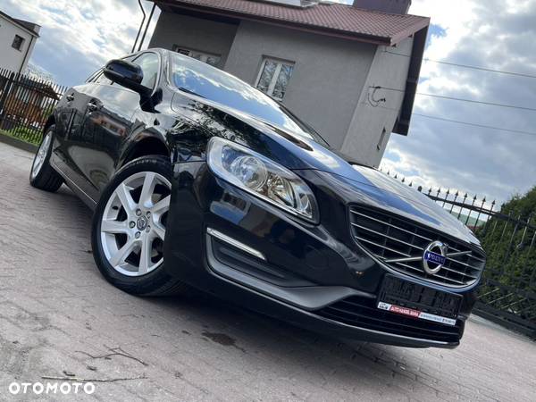 Volvo V60 D2 Momentum - 1