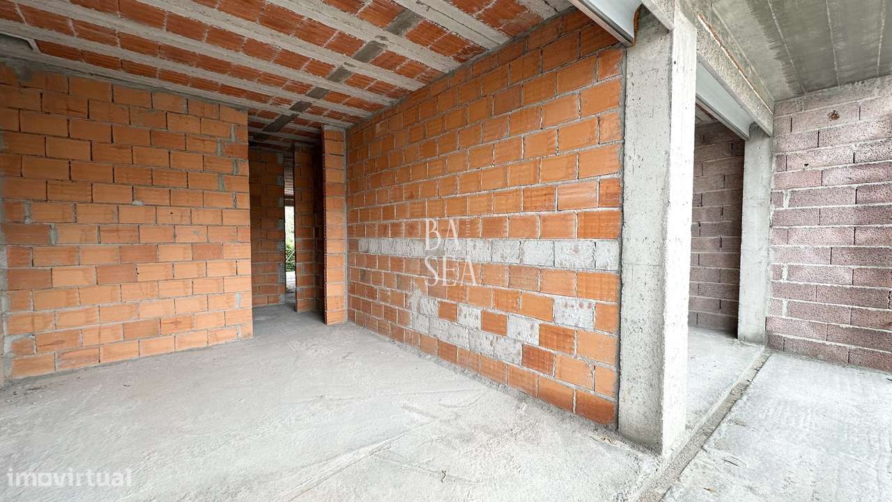 Moradia T3 em Estrutura com 3 Suítes em Lamaçães Braga-13