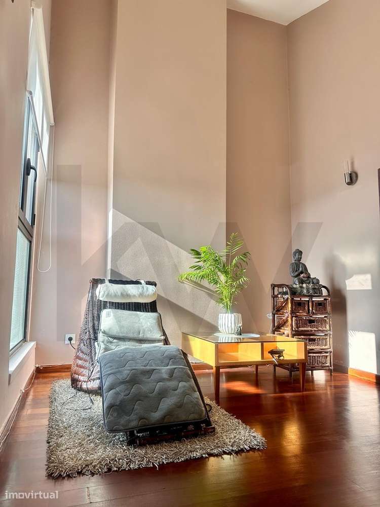 T4 no Último Piso com Terraço de 100m2 e Vista Panorâmica Deslumbrante-11