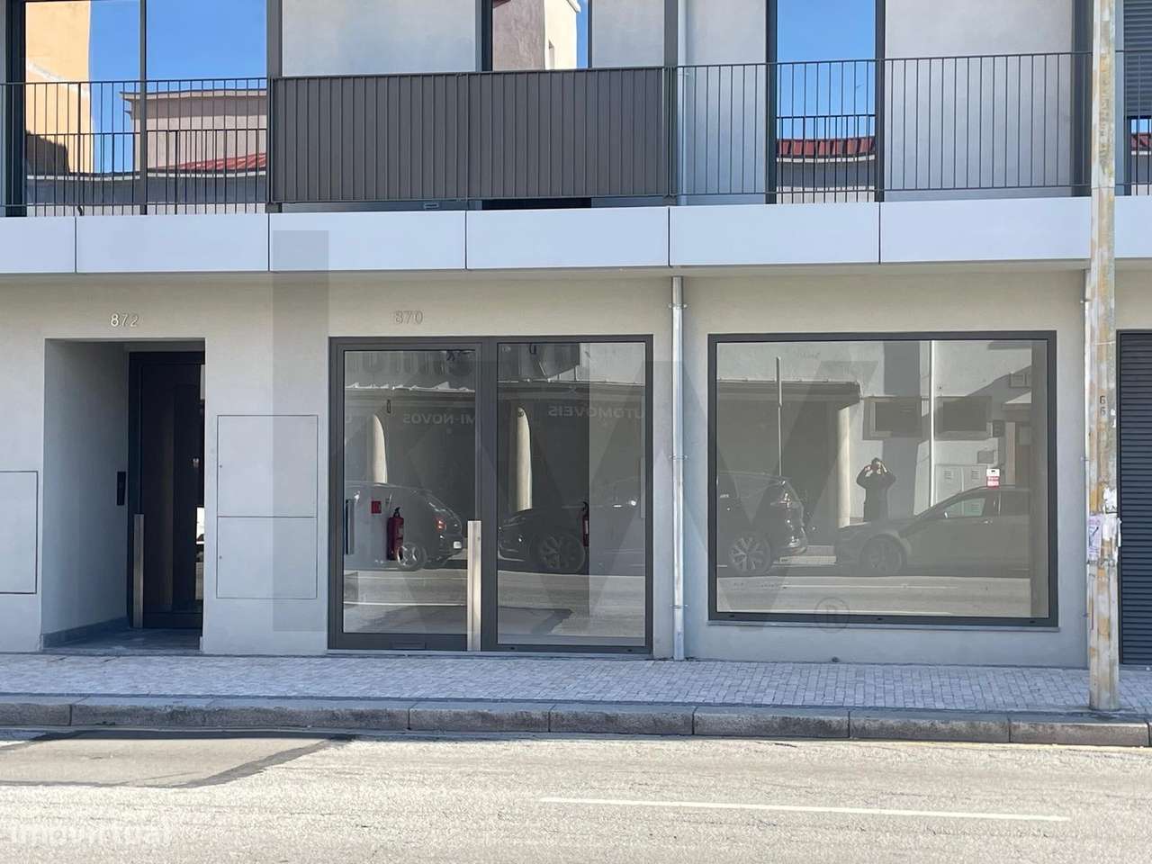 Loja Premium (Estreia) | Montra de 6m | Junto à USF Covelo – Porto - Grande imagem: 4/8