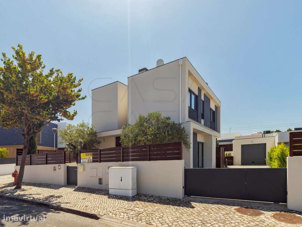 Moradia T3 com Piscina nos Jardins de Santiago - Setúbal-25