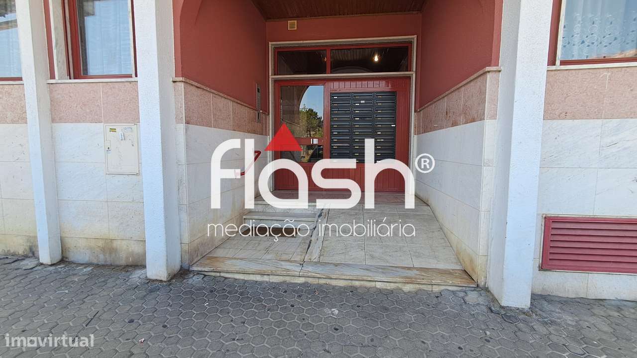 Apartamento T2 c/ parqueamento em Mem Martins-26
