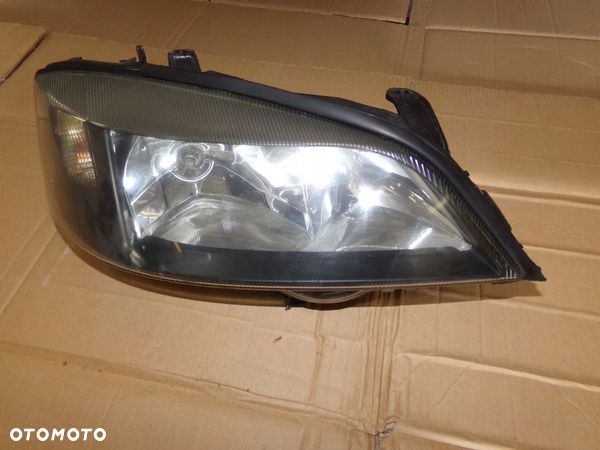 LAMPA PRAWA PRZÓD PRZEDNIA ASTRA G - 1