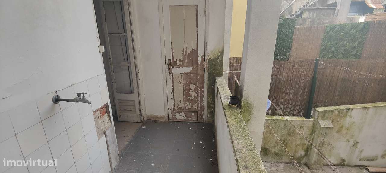 APARTAMENTO T-3 RUA TOMÁS RIBEIRO PARA REMODELAÇÃO TOTAL-34