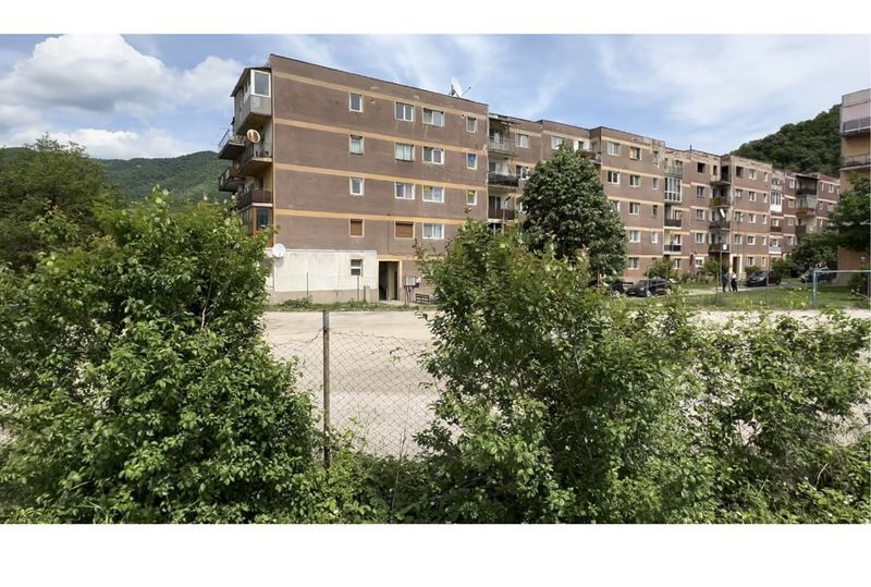 Vand apartament decomandat Berzasca, 20.000€