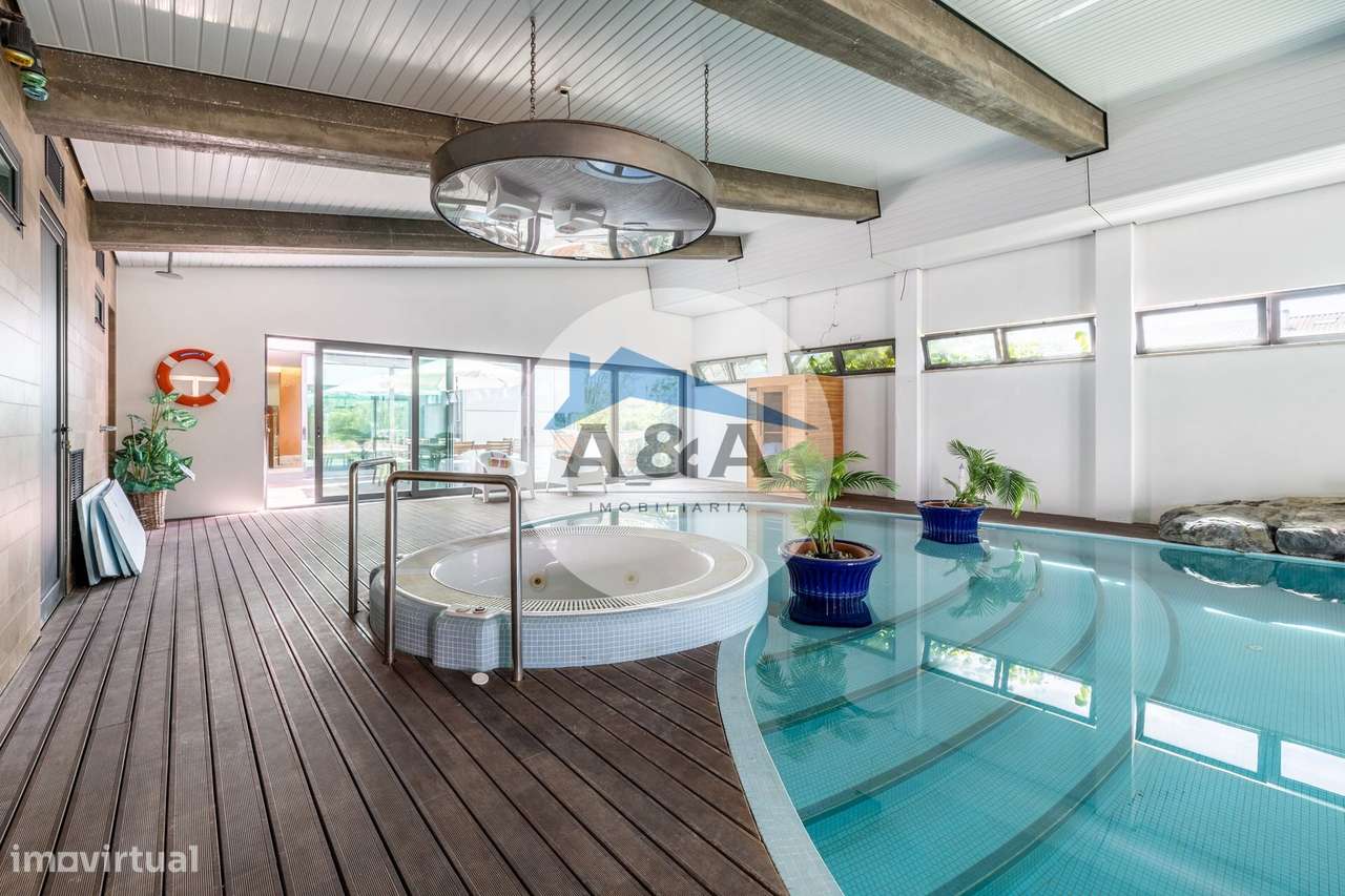 Exclusiva Propriedade de Luxo com Áreas Generosas e Próxima das Praias-51