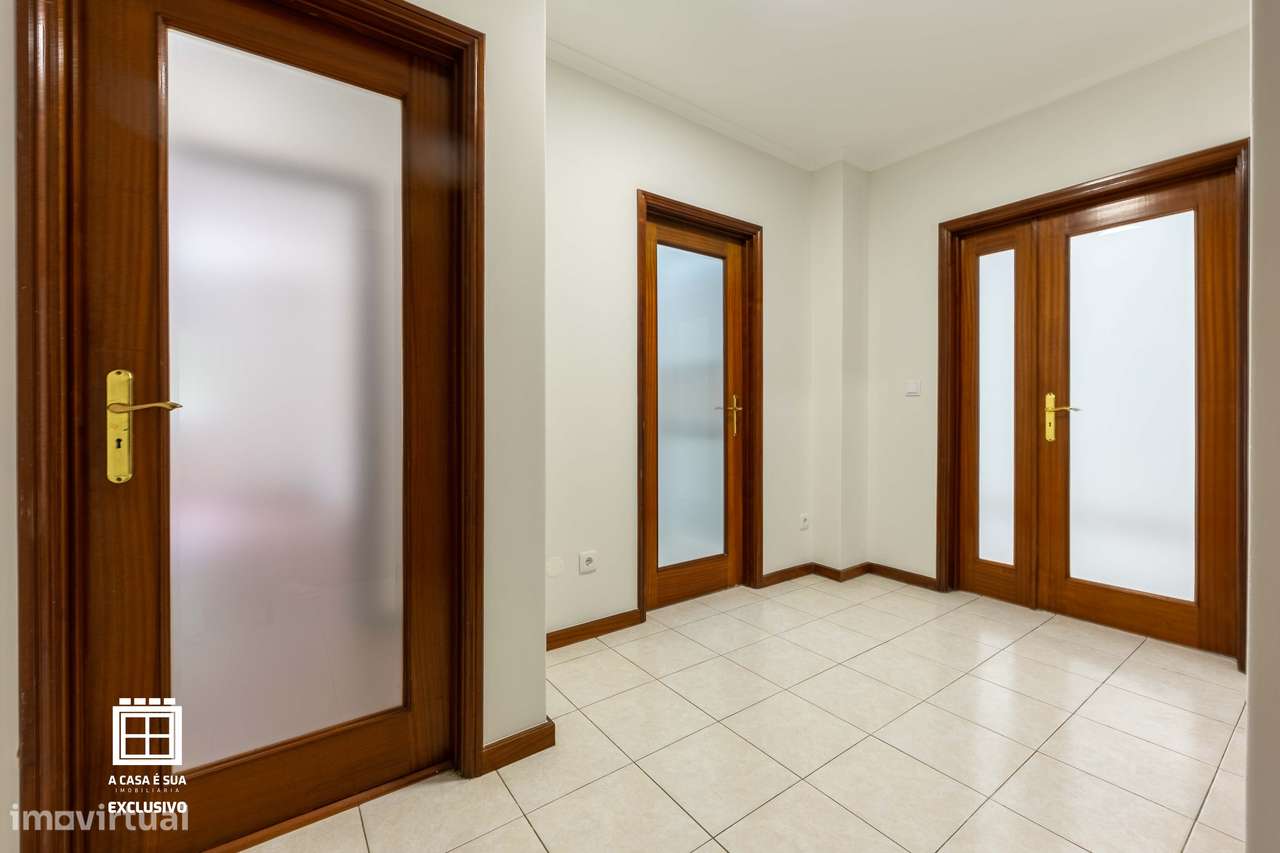 Apartamento T2+1 renovado c/excelente terraço em Oliveira do Douro-46