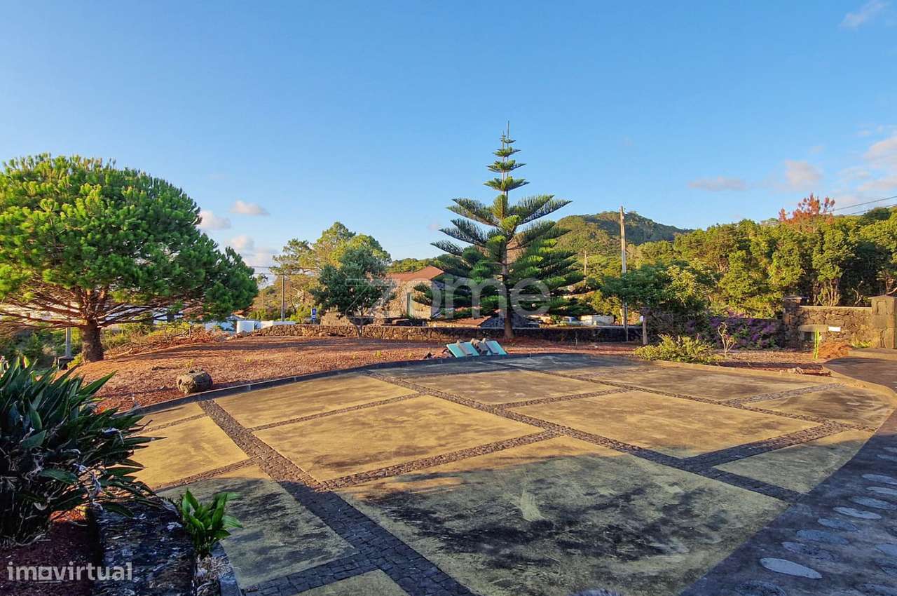 Moradia T4+1 na Ilha do Pico com Terraço Panorâmico e Vista Mar-33