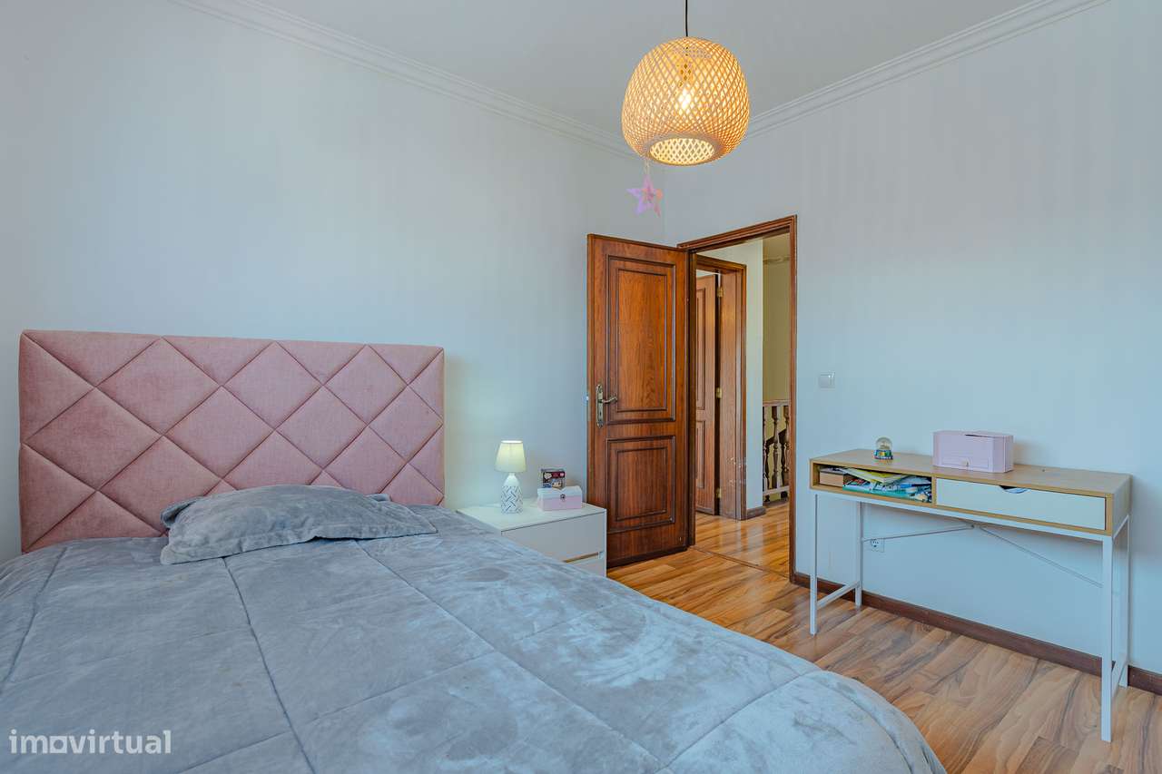 T3 Geminada com jardim, terraço e garagem em Canelas-21