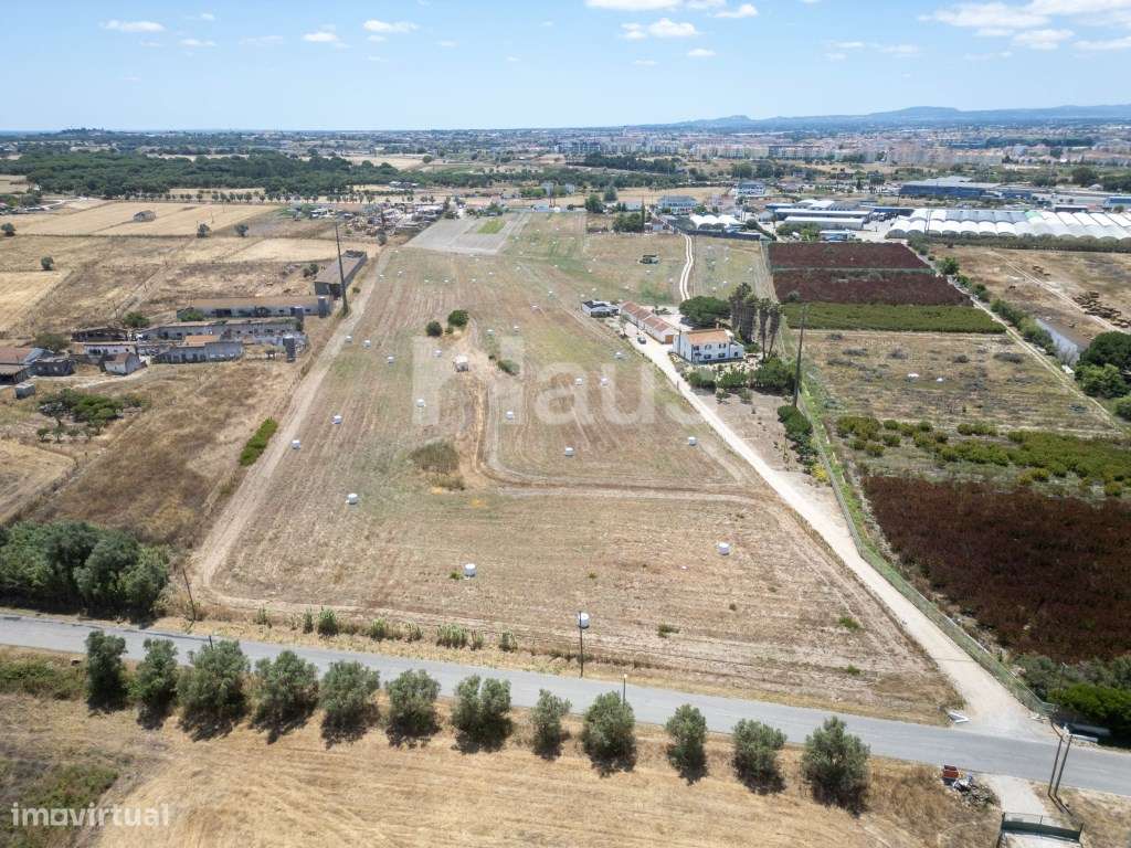 Terreno rústico com 15970m2 - Grande imagem: 2/5