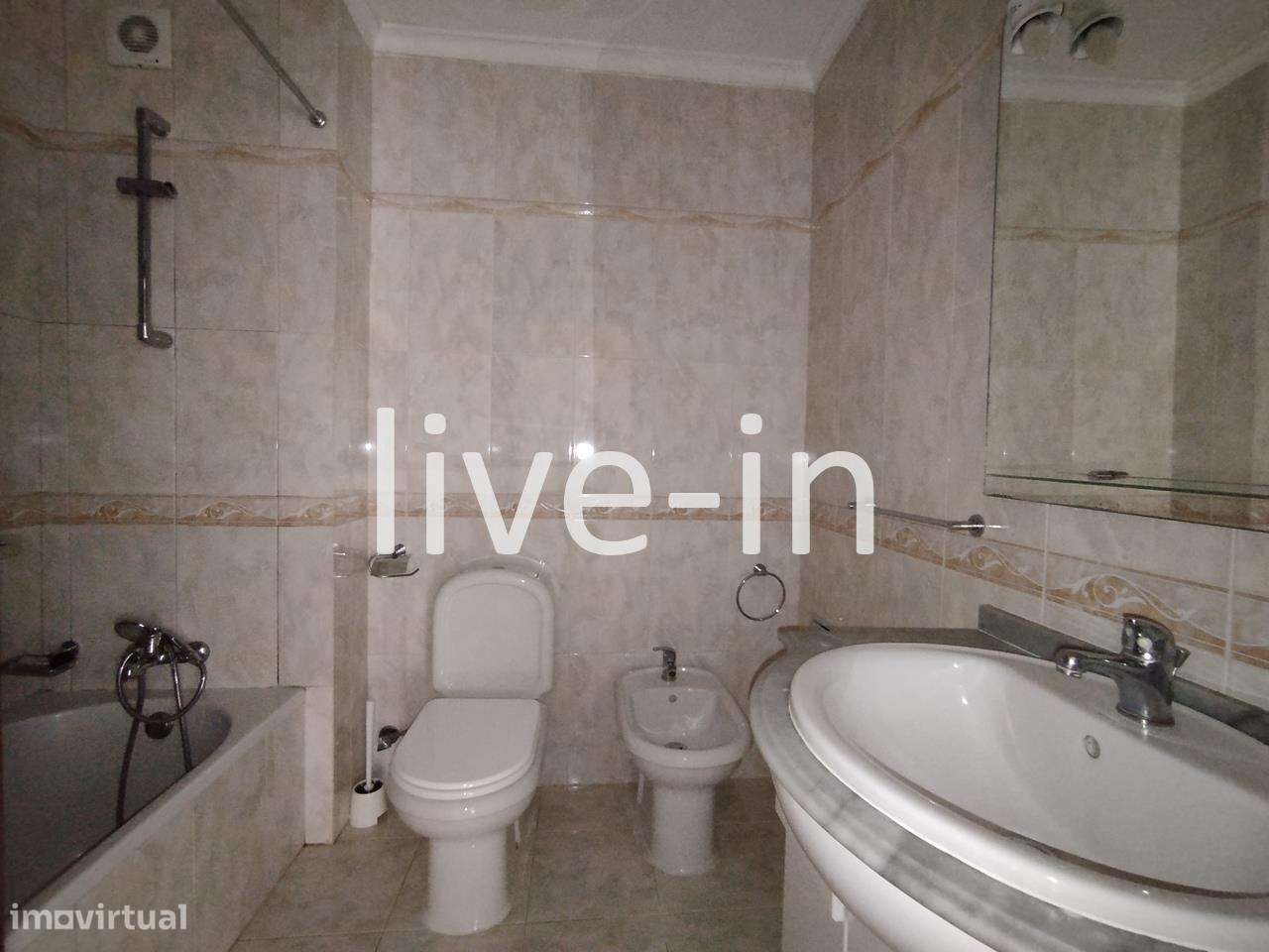 Apartamento T2 com garagem fechada em São Bernardo - Grande imagem: 5/12