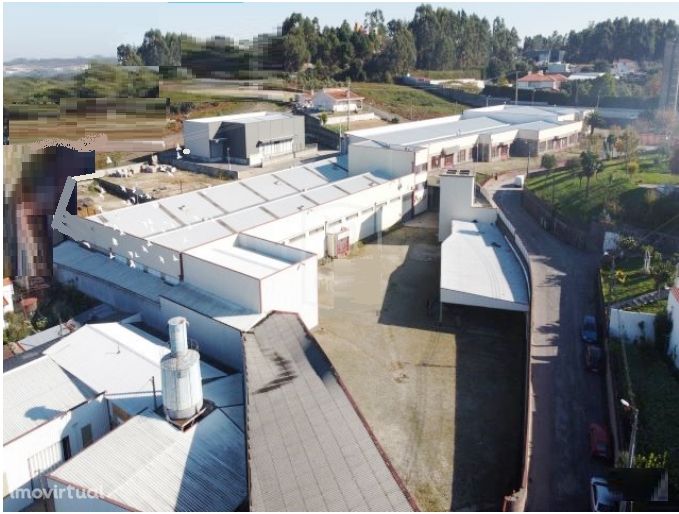 Armazém Industrial em Paredes à A41