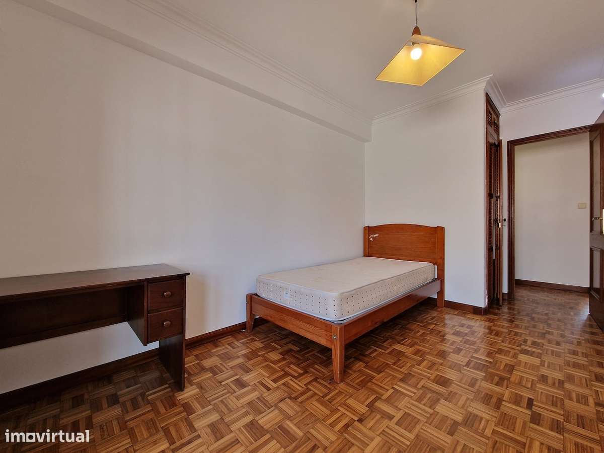 Apartamento T4 à Venda no Dafundo com Vista Deslumbrante para o Rio-11